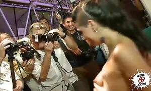 若い男は経験していない渇望の成熟したロシアの金髪 女の子 専用 アダルト 動画