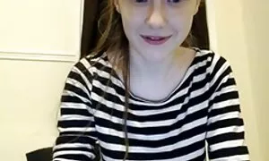 若い金髪の小さなショートパンツ唾とともに大人の男 女の子 動画 エロ