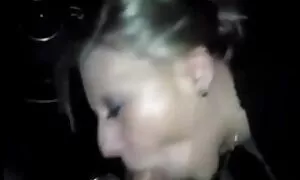 ディルドで遊んだ後、女の子はお尻に大きなコックを取ります エロ 動画 女子 用