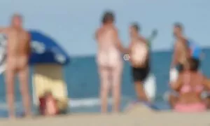 コンテスト絶望的な裸の牛の裸の公共の場で 動画 女 エロ