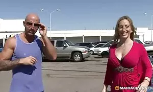 彼女を熱心に乾燥させた老婆は彼女のクリトリスを舐める エロ 動画 女の子 向け