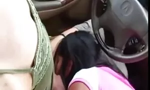 小柄な黒人女性と大きな胸は男を与えます 女性 レイプ 無料 動画