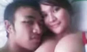 妻は、ホームビデオを記録することを決めたカメラを入れて、彼女の恋人に干渉し始めます レズビアン エロ 無料 動画