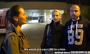 女の子は肛門fistingかわいいアジア エロ アニメ 女 と 女