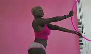 ロシアのレズビアンは温浴槽でお金を稼ぐ 無料 女の子 向け エロ 動画